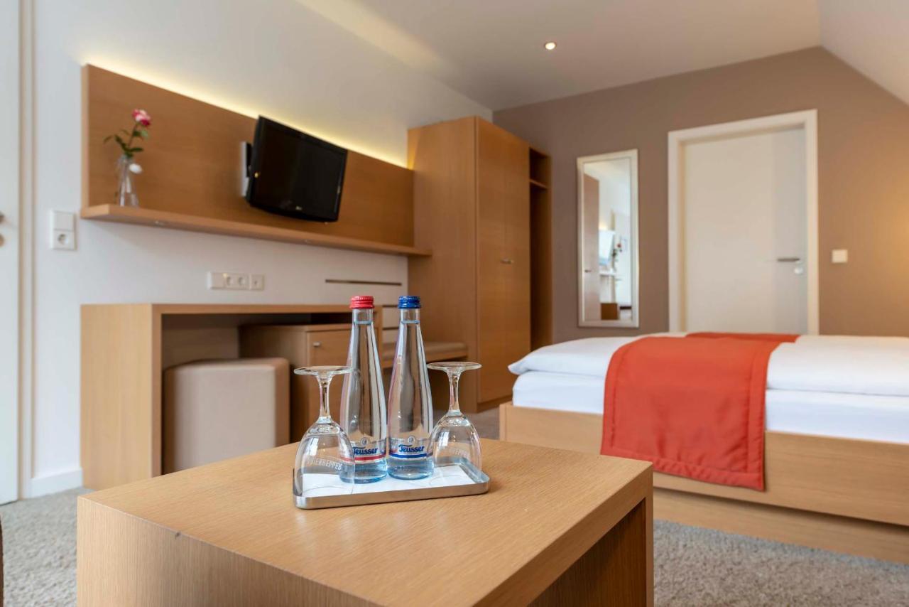 Hotel Gasthof Krone ニーダーシュテッテン エクステリア 写真